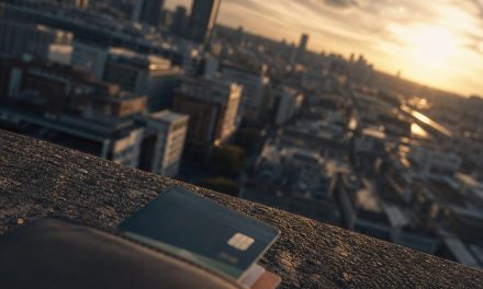 Carte bancaire pour ado : un enjeu éducatif et préventif